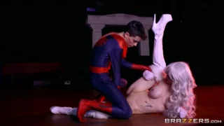 Spiderman- und Cat-Girl-Pornos