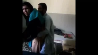 Turbanli, verheiratete Frau, versteckter Sex, fickt auf ihren Füßen, Tante