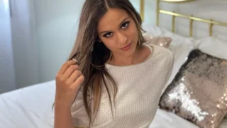 Die schöne Punjabi Bhabhi hat heiße Momente mit dem Lieferboten