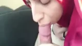 Schauen Sie sich den Kopftuch-Porno „Schönheit Sperma im Mund“ an