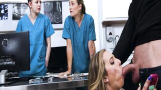 Persönlicher Umgang mit seinen Patienten – der Arzt lässt ihnen alles zu