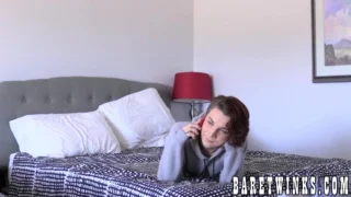 James Stirling lutscht einen riesigen Schwanz und lässt ihn ohne Schutz hart ficken