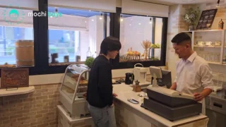 Wahnsinniger Sex in der Öffentlichkeit im japanischen Café