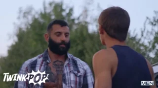 Markus Kage kommt und rettet sie mit hartem Ficken