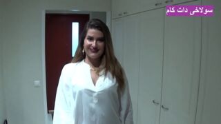 Ägyptisch-arabische Frau gibt sich vor ihrem Ehemann der verbotenen Liebe hin